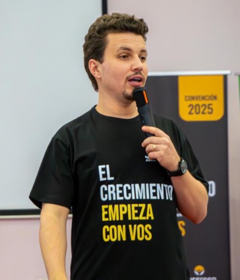 Paulo Kovalski em treinamento de vendas para o agronegócio